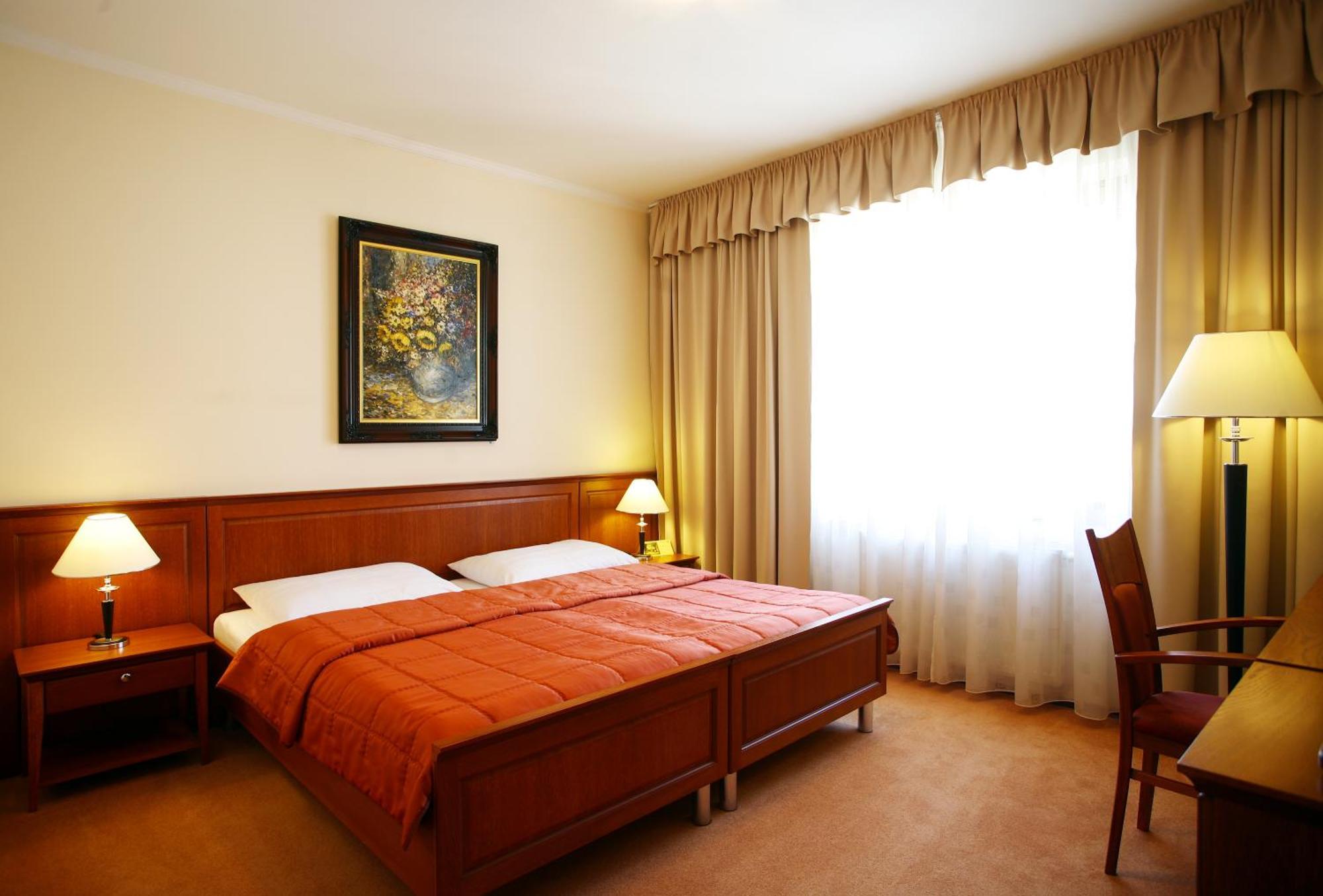 Double Room,1305058936:JPEG
